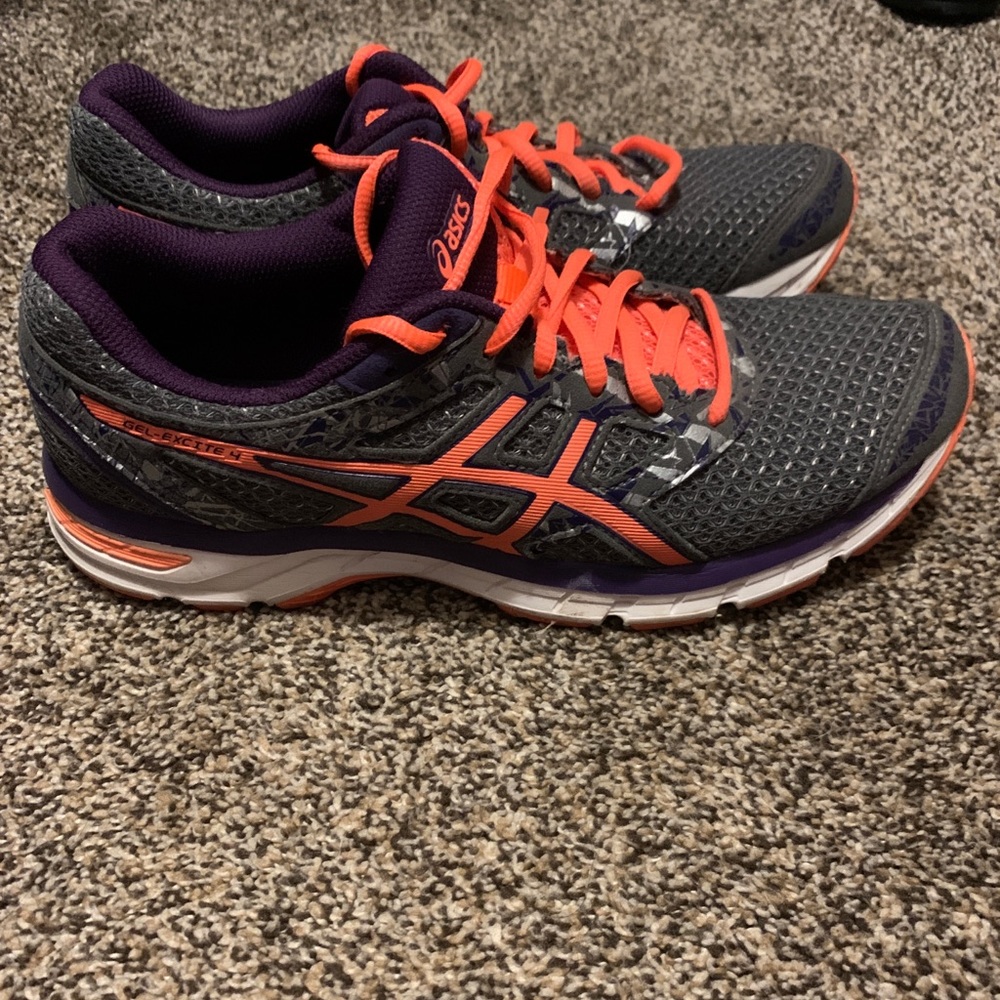 ASICS Women’s size 9 gel running shoes